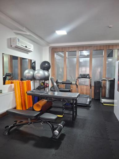 عکس کلینیک حرکات اصلاحی هونام