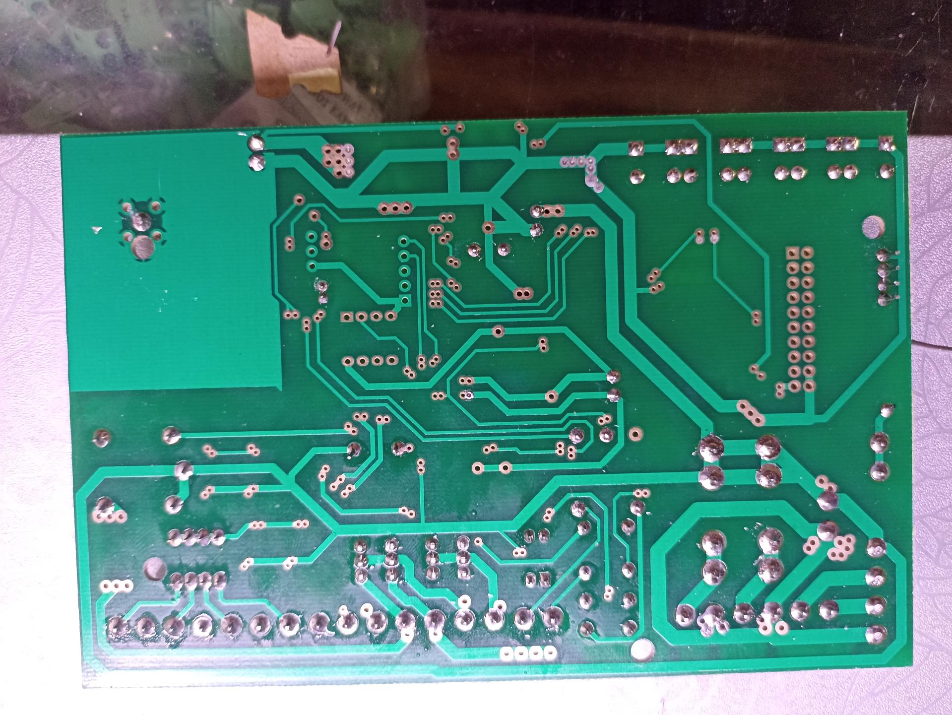 عکس تعمیرات لوازم الکترونیک پویش