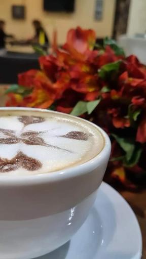 عکس کافه و قلیون سرای فانوس