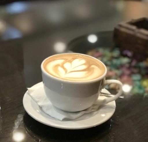 عکس کافه و قلیون سرای فانوس