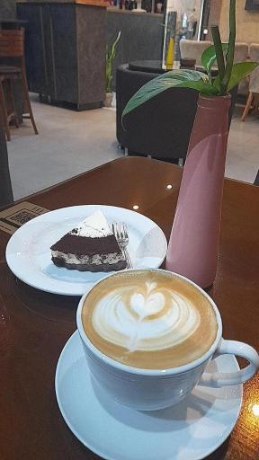 عکس کافه و قلیون سرای فانوس