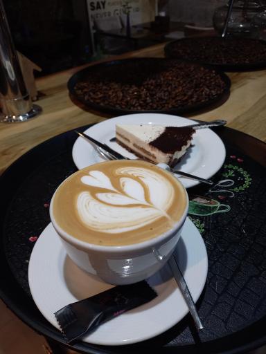 عکس کافه و قلیون سرای فانوس