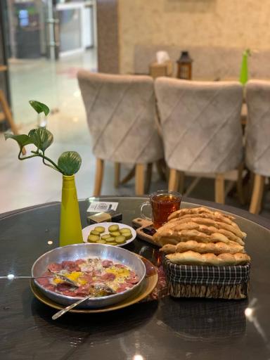 عکس کافه و قلیون سرای فانوس