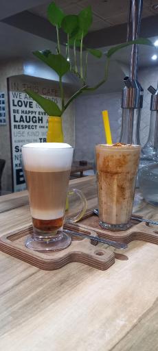 عکس کافه و قلیون سرای فانوس