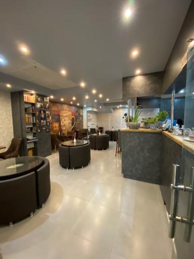 عکس کافه و قلیون سرای فانوس