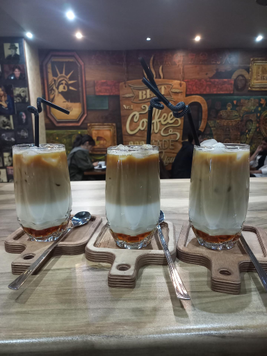 عکس کافه و قلیون سرای فانوس