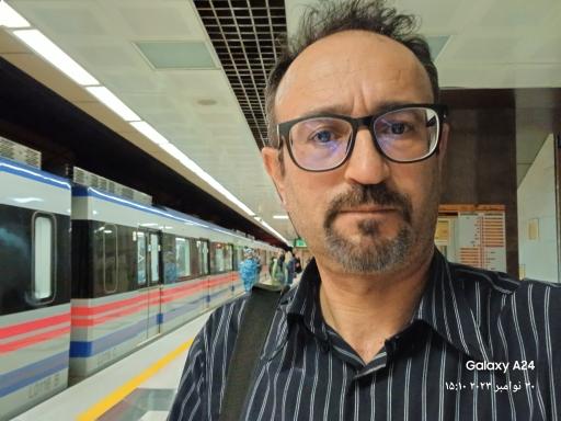 عکس ایستگاه مترو ولیعصر ورودی شرقی