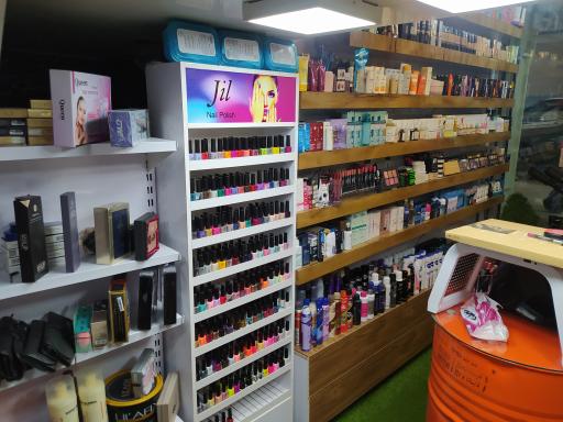 عکس لوازم آرایشی بهداشتی ماتیک