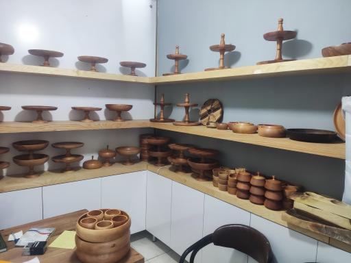 عکس کارگاه نجاری پرهیزکار