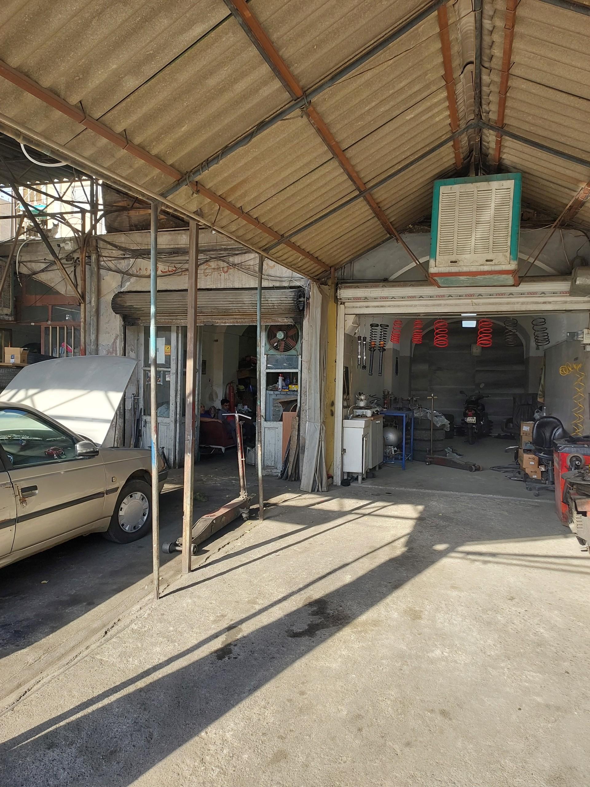 عکس تعمیرگاه اطمینان