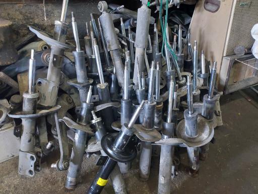 عکس تعمیرگاه اطمینان