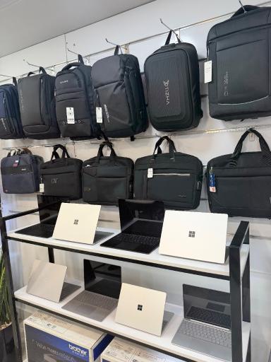 عکس نیل استور