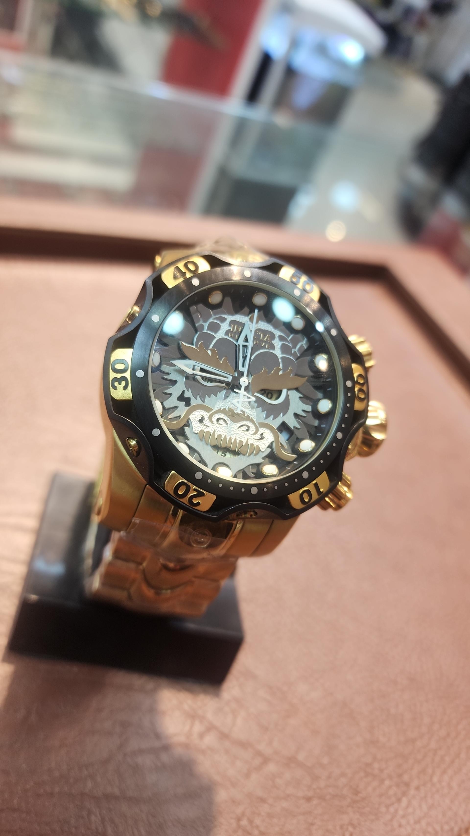 عکس ساعت و عطر کاملیا