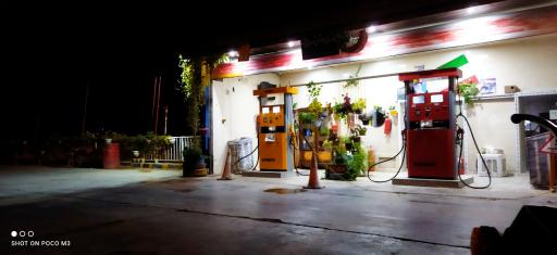 عکس پمپ بنزین ونک