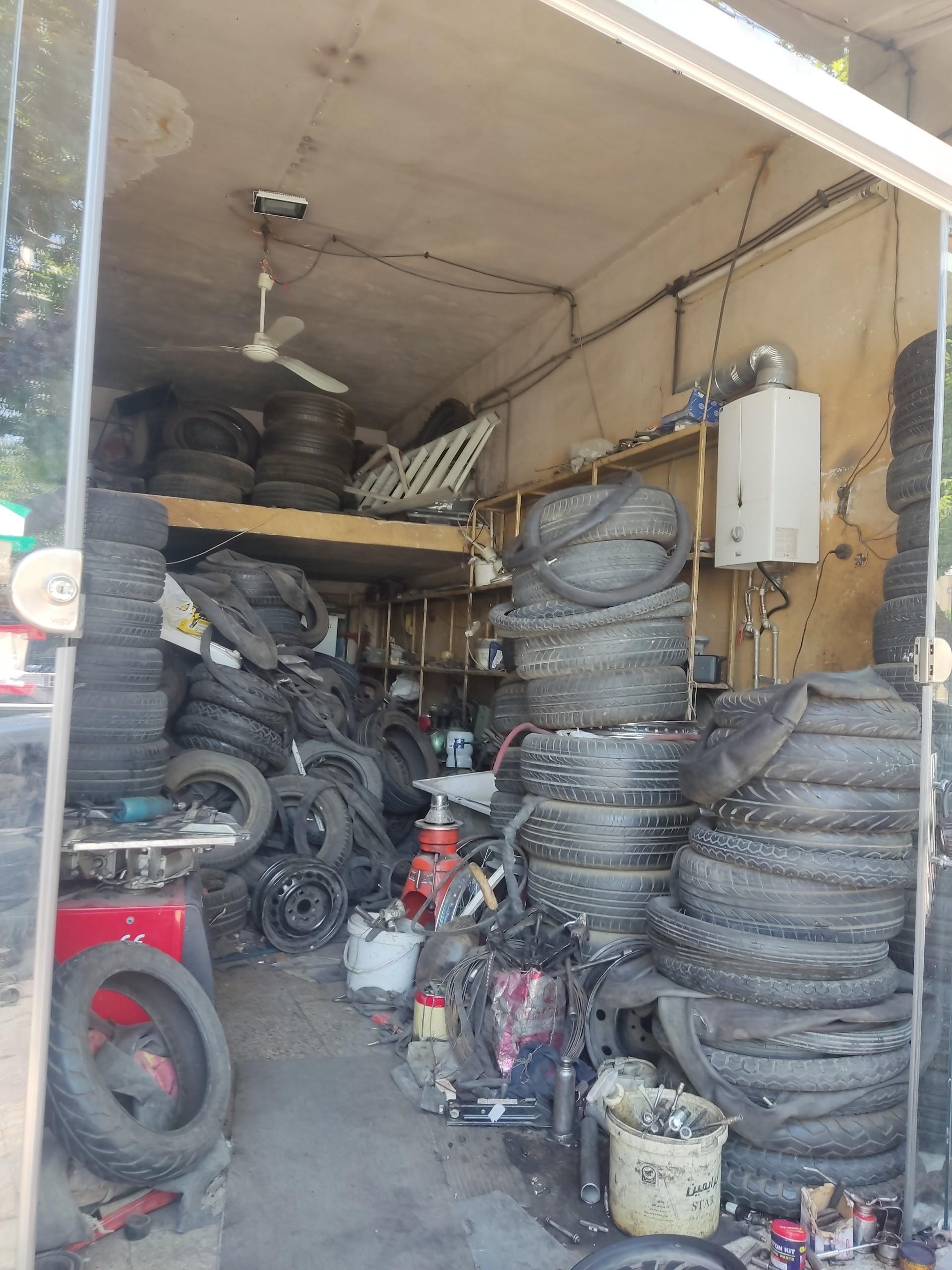 عکس تعمیر لاستیک و آپاراتی آقا رضا نازک کار