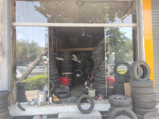 عکس تعمیر لاستیک و آپاراتی آقا رضا نازک کار