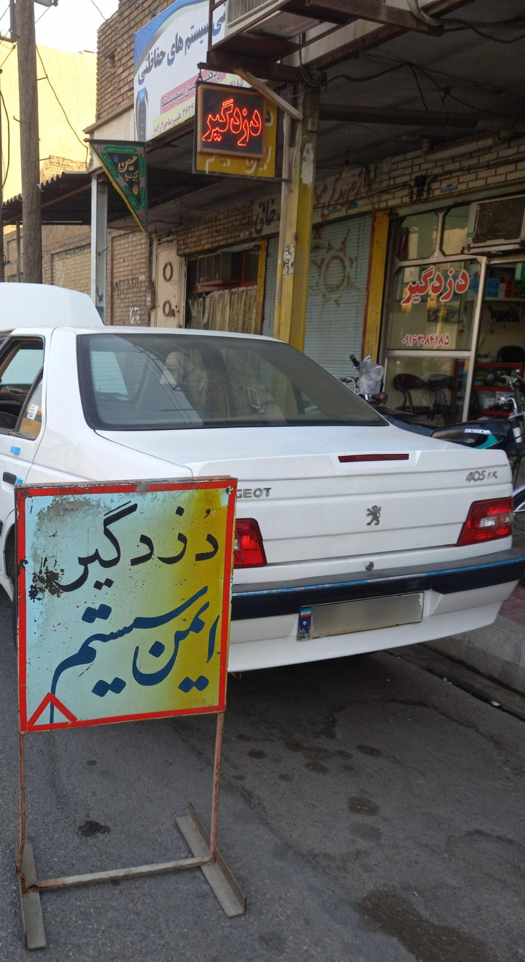 عکس خدمات فنی خودرو و دزدگیر ایمن سیستم