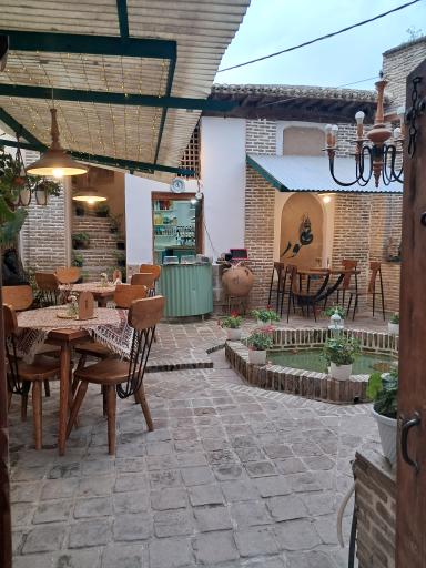 عمارت تقوی کافه هور