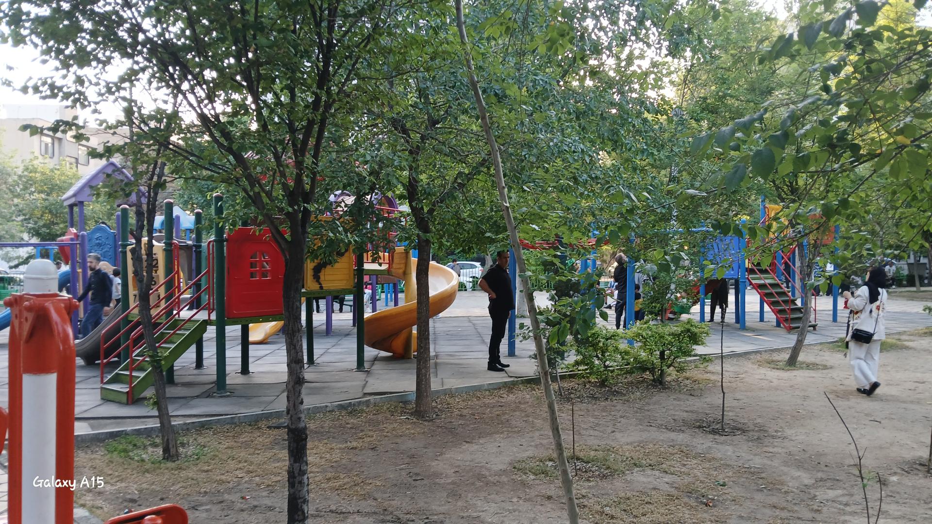 عکس زمین بازی