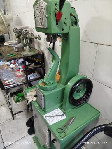 تعمیرات کفش با دستگاه