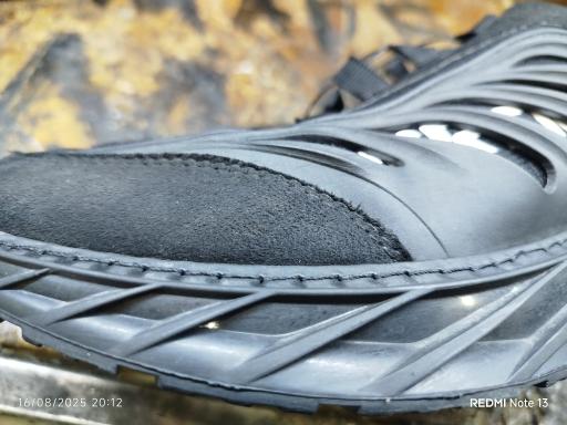 عکس تعمیرات کفش با دستگاه