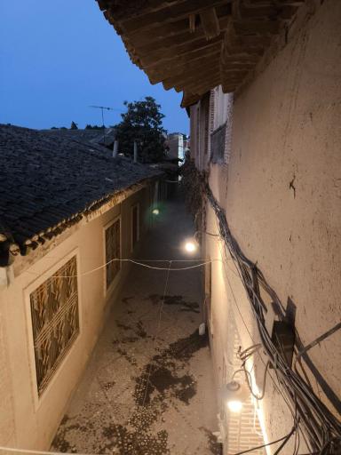 عکس عمارت تقوی کافه هور