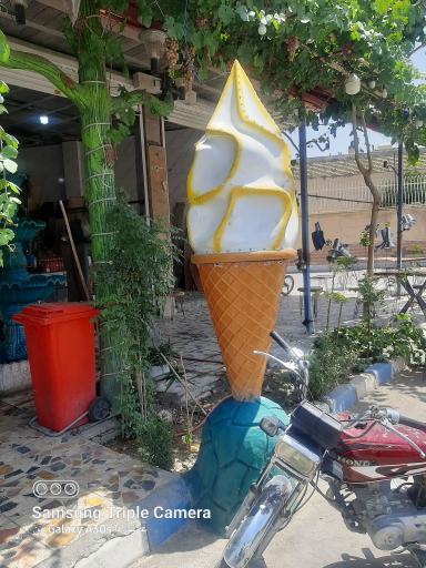 بستنی فروشی 