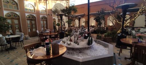 رستوران موسیو آراکل