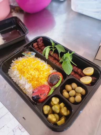 عکس تهیه غذای طاها