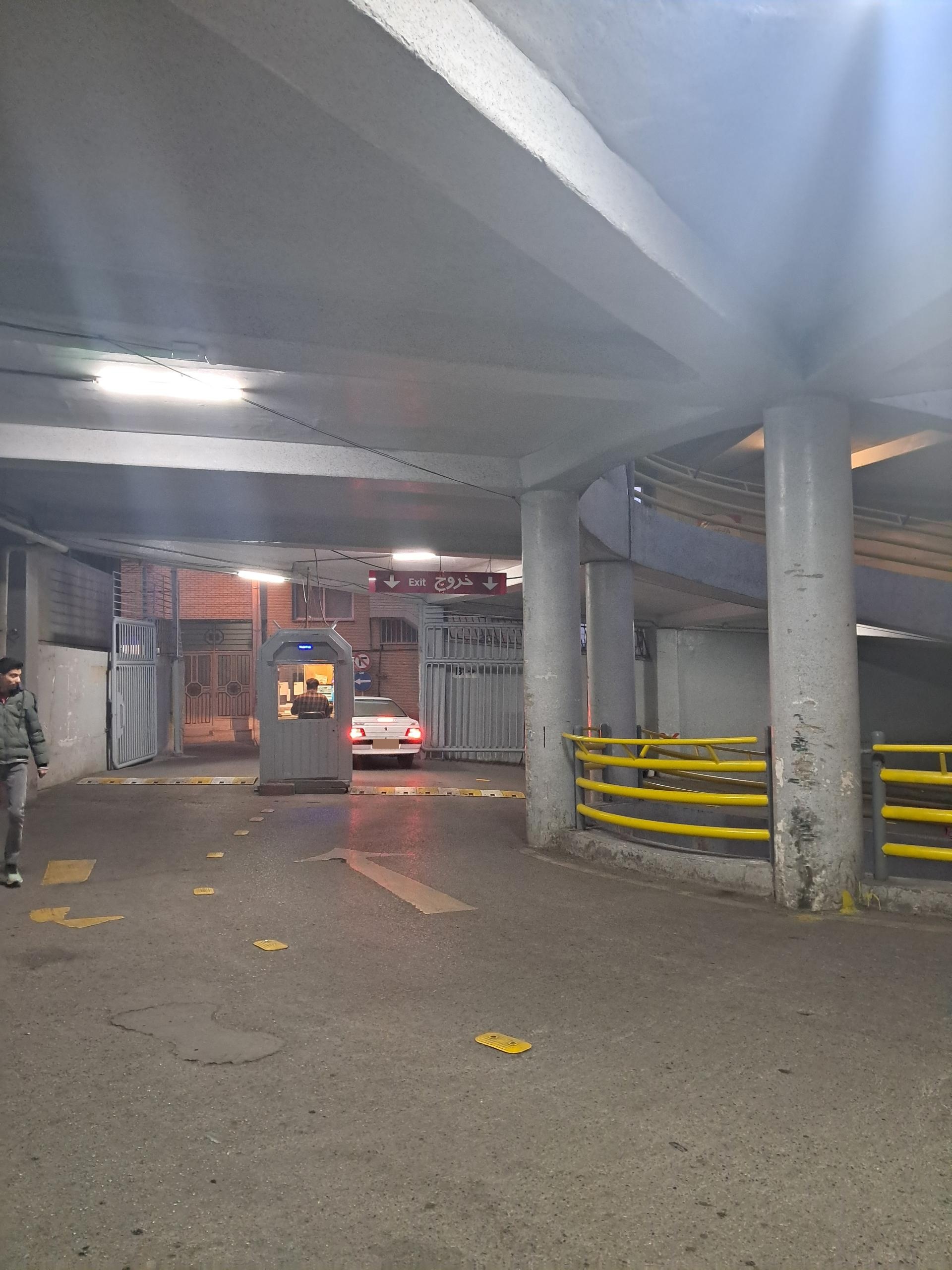 عکس پارکینگ هفتم محرم