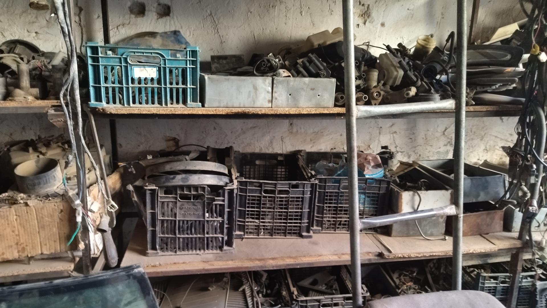 عکس استوک یدک قائم سعادتی