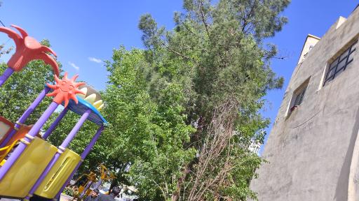 عکس فضای سبز با وسایل بازی کودک