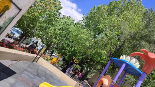 عکس فضای سبز با وسایل بازی کودک