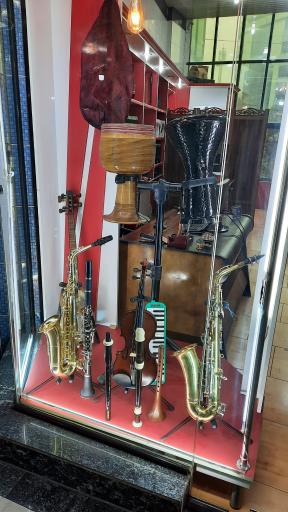 عکس فروشگاه موسیقی بارماک 