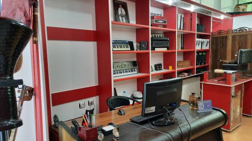 عکس فروشگاه موسیقی بارماک 