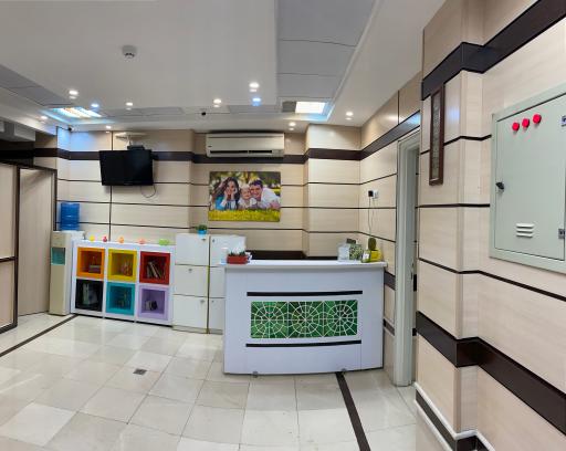 عکس دکتر گلاره مومنی