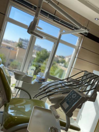 عکس دکتر گلاره مومنی