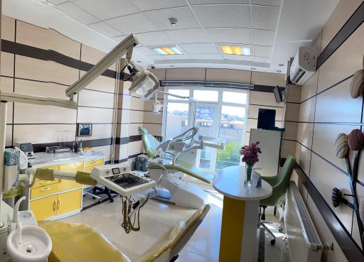 عکس دکتر گلاره مومنی