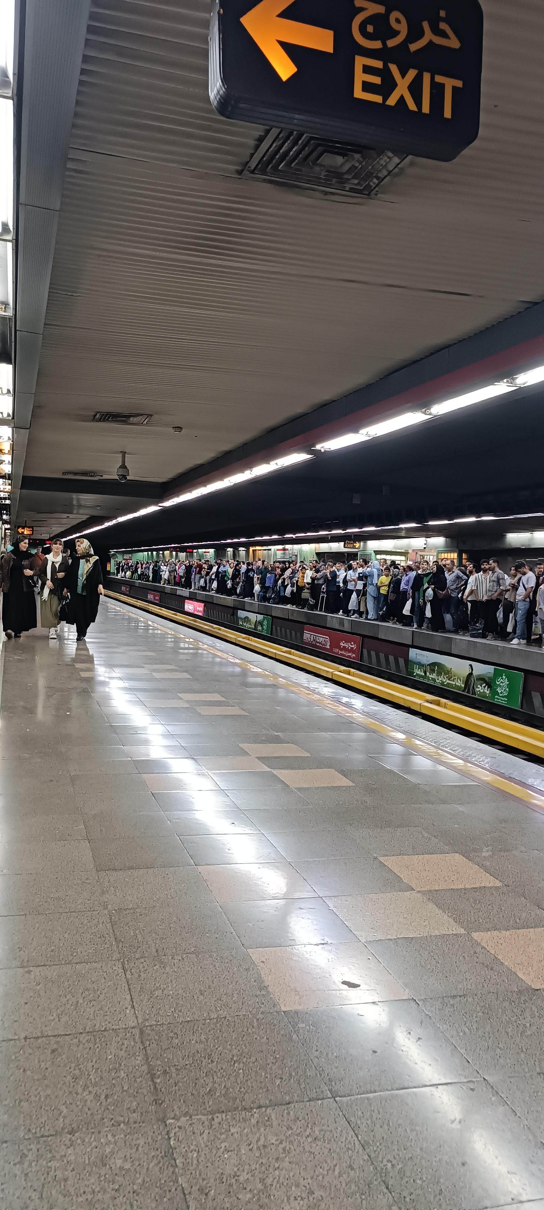 عکس ورودی مترو ایستگاه 15 خرداد