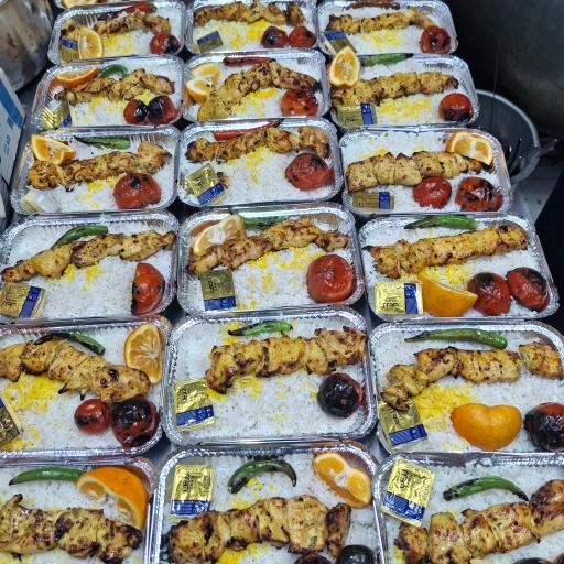 عکس تهیه غذای هانی نو