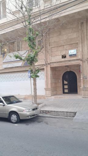 عکس دندانپزشکی دکتر معتمدیان
