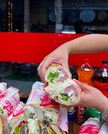 عکس ساندویچ هایدا شعبه میدان انقلاب