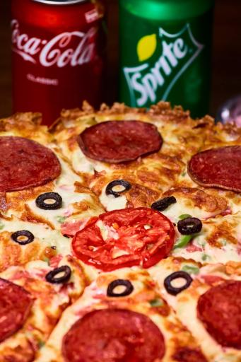 عکس پیتزا دلفیا شعبه سیدرضی 