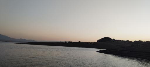 عکس ساحل دریاچه سد زاینده رود 