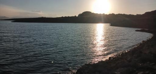 عکس ساحل دریاچه سد زاینده رود 