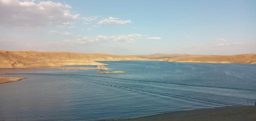 عکس ساحل دریاچه سد زاینده رود 