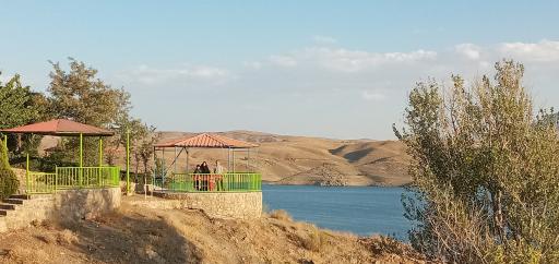 عکس ساحل دریاچه سد زاینده رود 