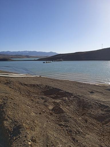 عکس ساحل دریاچه سد زاینده رود 