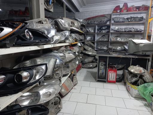 عکس چراغ و آینه خودرو نوین