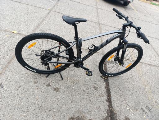 عکس تعميرات دوچرخه اميد 